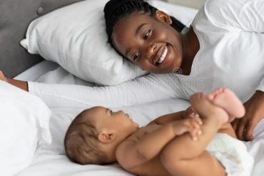Repetir para aprender: ¿por qué tu bebé y mi paciente repiten una y otra vez?